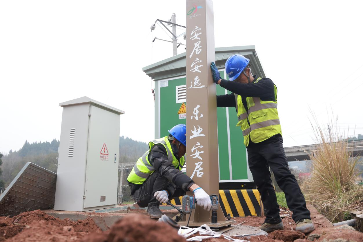 春节前点亮，安白路路灯建设项目进入收尾阶段！